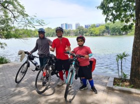 Image: 14- and 11-year-old brothers cycling through Vietnam
