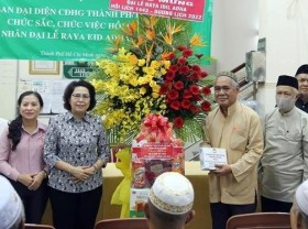 Image: Holiday greetings from Ho Chi Minh City to local Muslims