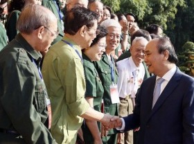 Image: State leader appreciates dedication by revolution contributors
