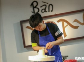 Image: 500-year-old pottery village attracts young in Hanoi