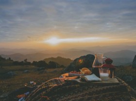 Image: Admiring sunrise, sunset on Dong Cao Plateau in northern Vietnam