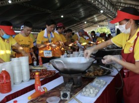 Image: Runner eats free after running VM Ha Long