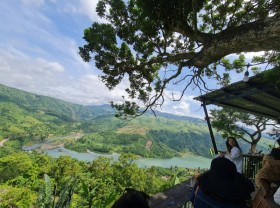 Image: This small coffee shop on the Vietnamese-Laotian border is a window to a bigger dream
