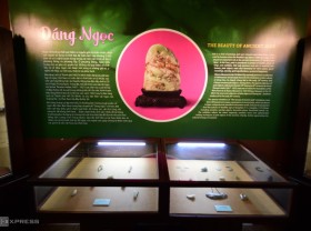 Image: Ancient jade over 200 years old is on display for the first time