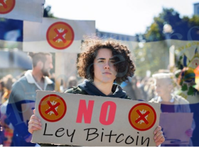 Image: A bunch of Salvadorans take to the streets to protest El Salvador’s new Bitcoin regulation