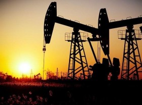 Image: Economic recession curbs oil prices