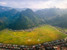 Image: Charming “golden silk strip” in Muong Khuong valley