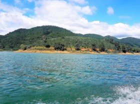 Image: Feel a peaceful corner by Ham Thuan Lake, Binh Thuan