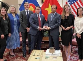 Image: FBI hands over illegally-acquired cultural artefacts to Vietnam
