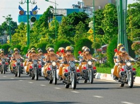 Image: PM calls for enhanced traffic safety during National Day holidays