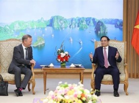 Image: PM receives outgoing British ambassador