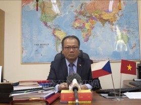 Image: Vietnamese Embassy in Czech Republic active in addressing new passport-related issues