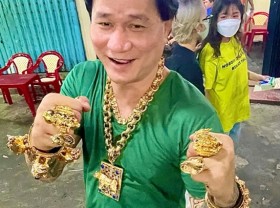 Image: Saigon food journal: This man turns shellfish into gold