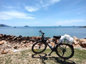 Image: The 61-year-old explorer rode a bicycle 1,800km from North to South alone: ​​”Going to see Vietnam’s beauty”