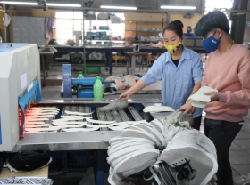 Image: Exporters struggle with raw materials shortages