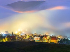 Image: Da Lat night fog