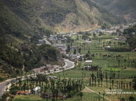 Image: Driving on majestic roads, camping in the middle of Ha Giang mountains and rivers