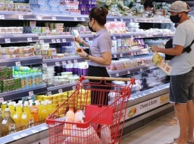 Image: Eight-month revenue from retail, services up 19.3 percent
