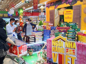 Image: Retailers roll out promotions for National Day