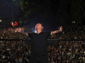 Image: Tuan Hung had a type of punishment for singing on the balcony, his angle was much more noticeable