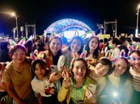 Image: Thousands flock to Dak Lak Province’s first-ever durian festival