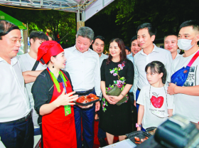 Image: Hanoi promotes produce sales, tourism links