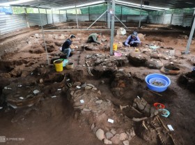 Image: Inside the 2,000-year-old tomb in Ho Chi Minh City