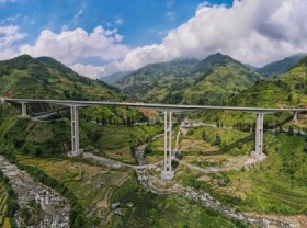 Image: The bridge has the highest pier in Vietnam before the day of traffic