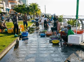 Image: What’s in the famous ‘shocking cheap’ seafood market located in the middle of the only border town in the West?