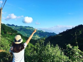 Image: Explore Tua Chua stone plateau – a land of stone on all sides