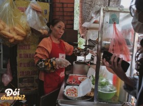 Image: Inundated with famous dishes in “snacks paradise” Dang Van Ngu