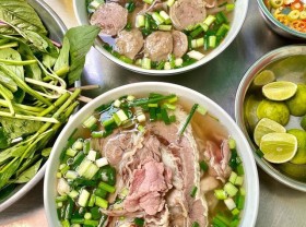 Image: Pho shops from the “grandparents” era in Ho Chi Minh City are still crowded despite the time