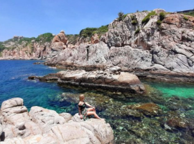 Image: Spend a full day visiting Vinh Hy Bay, which is known as one of the four most beautiful bays in Vietnam