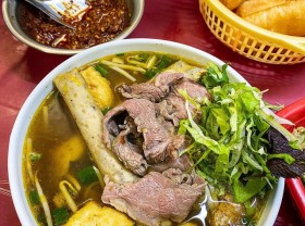 Image: The famous old, delicious noodle shops in Hanoi