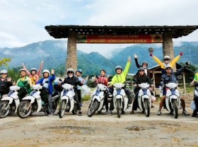 Image: 80-year-old tourist travels to the Northwest with a motorcycle