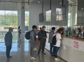 Image: New Mien Dong coach station handles thousands of passengers each day