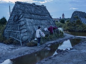 Image: Photo: Hard work on the largest salt field in the North