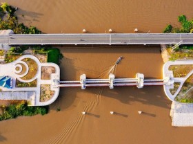 Image: The beauty of the upstream floating water season