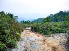 Image: Amazing overlapping cliffs in Quang Ninh