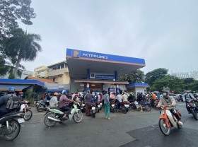 Image: PM orders prompt solution to fuel shortage