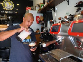 Image: Coffee shop District 3, has no price, customers pay for themselves depending on their feelings