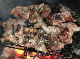 Image: Grilled field mouse – delicious Western food