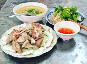 Image: Hoi cake – an “addictive” combination that must be tried when coming to Quy Nhon