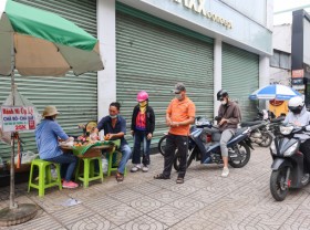 Image: North bread for more than 70 years on the sidewalk of Saigon
