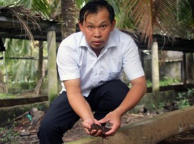Image: Quitting a thousand USD job and returning to his hometown to raise earthworms, the engineer has a property of $160,000