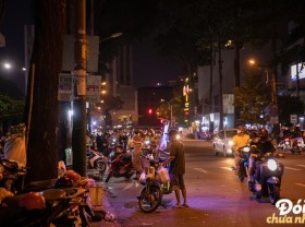Image: The “extreme” snack street in Ho Chi Minh City: Located between two famous universities, every night is crowded.