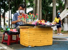 Image: The story of Xuan La people, 30 years of sitting and kneading dough, making “stork toys”