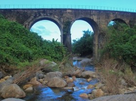 Image: Admire the classical beauty of the Don Ca arch bridge at the foot of Hai Van mountain