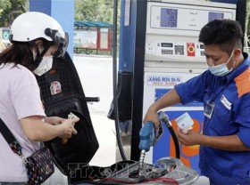 Image: PM orders swift action amid short supply of fuel