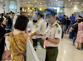Image: PM signs new rules on air passenger, cargo transport